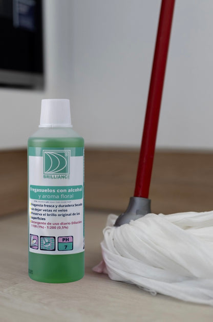 Brilliance® Fregasuelos con alcohol y aroma floral